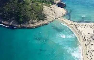 Imagem: A casa em condomínio possui 4 Dormitórios, 5 Banheiros, 3