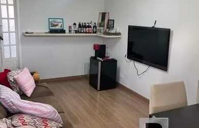 Imagem: O apartamento possui 2 Dormitórios, 1 Banheiro, 1 Vaga na garagem