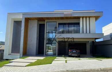 Imagem: A casa em condomínio possui 4 Dormitórios, 5 Banheiros, 4