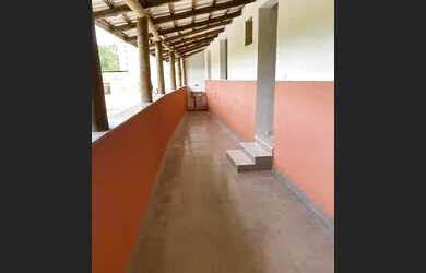 Imagem: A casa possui 2 Dormitórios, 2 Banheiros, 2 Vagas na garagem