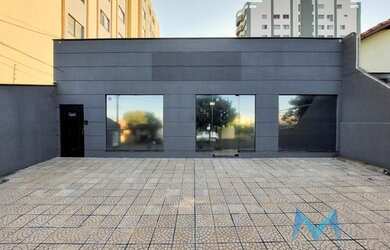 Imagem: O depósito possui 3 Vagas na garagem, 140m² de Área e está