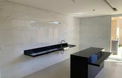 Imagem: A casa em condomínio possui 3 Dormitórios, 5 Banheiros, 312m²