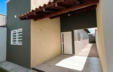 Imagem: A casa possui 2 Dormitórios, 2 Banheiros, 2 Vagas na garagem