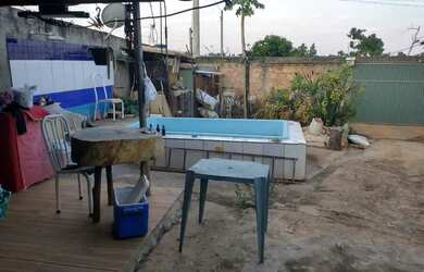 Imagem: A casa possui 3 Dormitórios, 2 Banheiros, 1 Vaga na garagem