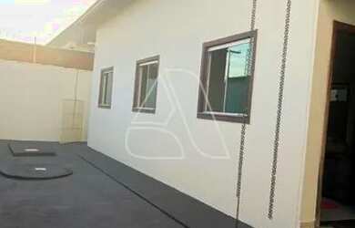 Imagem: A casa possui 2 Dormitórios, 1 Banheiro, 2 Vagas na garagem