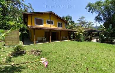 Imagem: A casa possui 4 Dormitórios, 5 Banheiros, 5 Vagas na garagem