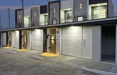 Imagem: A casa possui 2 Dormitórios, 2 Banheiros, 1 Vaga na garagem