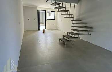 Imagem: A casa possui 2 Dormitórios, 3 Banheiros, 2 Vagas na garagem