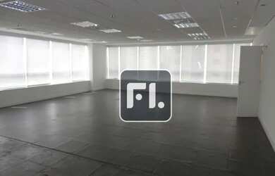 Imagem: O depósito possui 5 Vagas na garagem e 200m² de Área e está