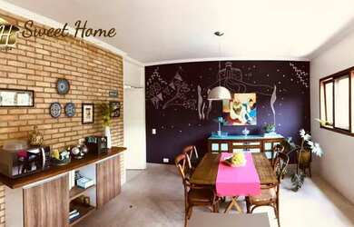 Imagem: A casa possui 3 Dormitórios, 5 Banheiros, 4 Vagas na garagem