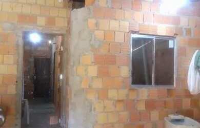 Imagem: A casa à venda possui 2 Dormitórios, 1 Banheiro e 1 Vaga na