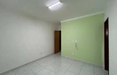 Imagem: A casa possui 3 Dormitórios e 2 Banheiros e está localizado