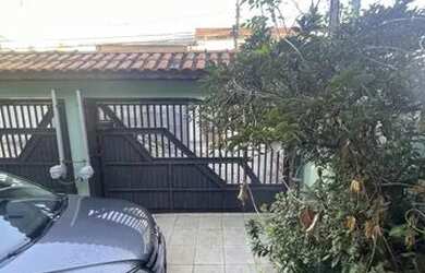 Imagem: A casa possui 2 Dormitórios, 2 Banheiros, 2 Vagas na garagem