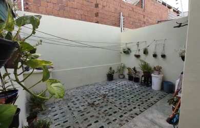 Imagem: A casa possui 2 Dormitórios, 1 Banheiro, 1 Vaga na garagem