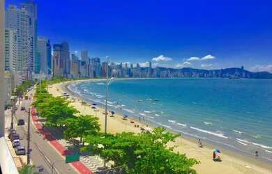 Imagem: O apartamento possui 1 Dormitório, 1 Banheiro, 1 Vaga na garagem