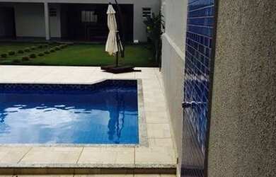 Imagem: A casa possui 5 Dormitórios, 3 Vagas na garagem, 700m² de