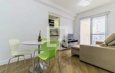 Imagem: O apartamento possui 1 Dormitório, 1 Banheiro, 1 Vaga na garagem