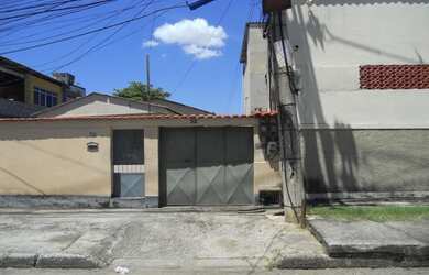 Imagem: A casa possui 1 Dormitório, 1 Banheiro, 1 Vaga na garagem