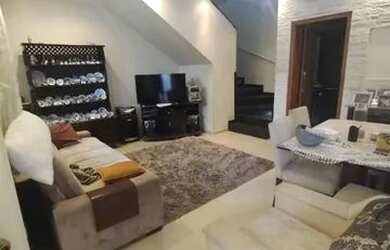 Imagem: A casa possui 3 Dormitórios, 2 Banheiros, 5 Vagas na garagem