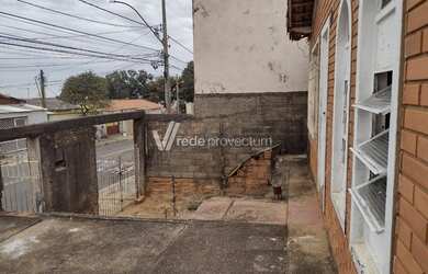 Imagem: A casa possui 3 Dormitórios, 1 Banheiro, 3 Vagas na garagem