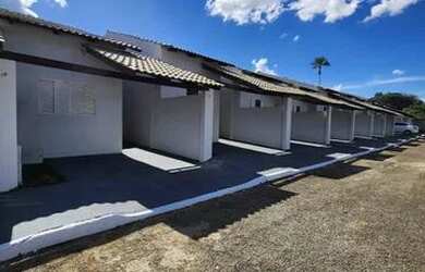 Imagem: A casa possui 2 Dormitórios, 1 Banheiro, 1 Vaga na garagem