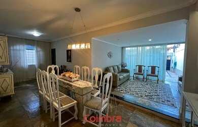 Imagem: A casa possui 2 Dormitórios, 3 Banheiros, 3 Vagas na garagem