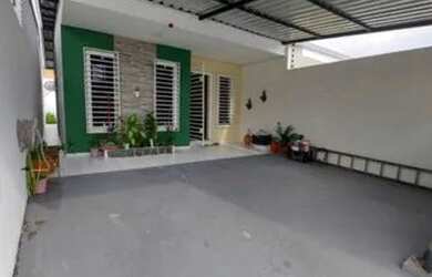 Imagem: A casa possui 2 Dormitórios, 1 Banheiro, 1 Vaga na garagem