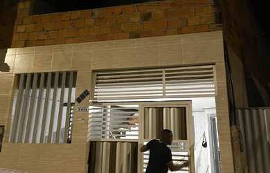 Imagem: A casa possui 5 Dormitórios, 4 Banheiros, 2 Vagas na garagem