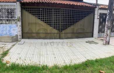 Imagem: A casa possui 3 Dormitórios, 2 Banheiros, 2 Vagas na garagem