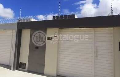 Imagem: A casa possui 2 Dormitórios, 2 Banheiros, 1 Vaga na garagem