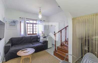 Imagem: A casa possui 4 Dormitórios, 4 Banheiros, 2 Vagas na garagem