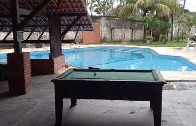 Imagem: A casa possui 5 Dormitórios e 5 Vagas na garagem e está localizado