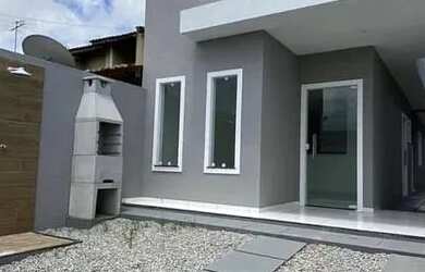 Imagem: A casa possui 3 Dormitórios, 2 Banheiros, 2 Vagas na garagem