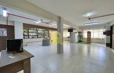 Imagem: O depósito possui 1 Vaga na garagem, 100m² de Área, Ar-condicionado