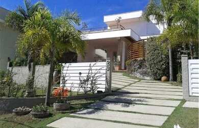 Imagem: A casa em condomínio possui 4 Dormitórios, 4 Banheiros, 2