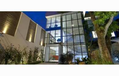 Imagem: O depósito possui 4 Vagas na garagem, 472m² de Área e está