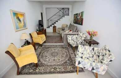 Imagem: A casa possui 4 Dormitórios, 4 Banheiros, 3 Vagas na garagem