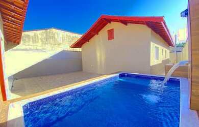 Imagem: A casa possui 2 Dormitórios, 2 Banheiros, 2 Vagas na garagem