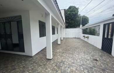 Imagem 4: Casa Kissia. Churrasqueira, 380m² de Área, 5 Vagas na garageme5 Dormitórios