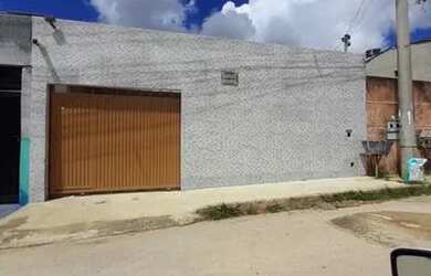 Imagem: A casa possui 2 Dormitórios, 2 Banheiros, 2 Vagas na garagem