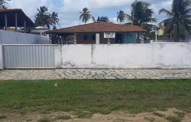 Imagem 1: Casa. Piscina, Churrasqueira, 4 Vagas na garageme3 Dormitórios