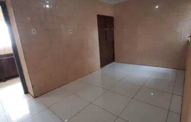 Imagem: A casa possui 4 Dormitórios, 4 Banheiros, 2 Vagas na garagem