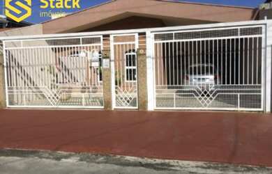 Imagem: A casa possui 2 Dormitórios, 1 Banheiro, 2 Vagas na garagem