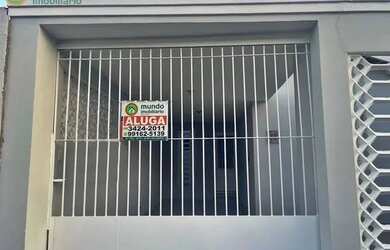 Imagem: A casa possui 2 Dormitórios, 2 Banheiros, 2 Vagas na garagem