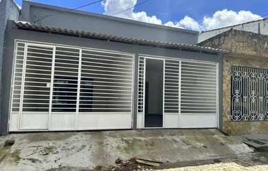 Imagem: A casa possui 2 Dormitórios, 2 Banheiros, 1 Vaga na garagem