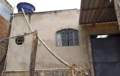 Imagem: A casa possui 1 Dormitório, 1 Banheiro, 2 Vagas na garagem