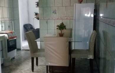 Imagem: A casa possui 3 Dormitórios, 1 Banheiro, 3 Vagas na garagem