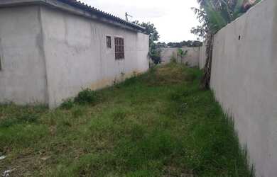 Imagem: A casa possui 2 Dormitórios, 2 Banheiros, 5 Vagas na garagem