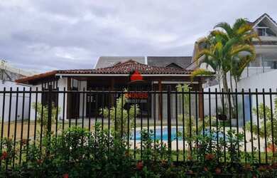 Imagem: A casa em condomínio possui 4 Dormitórios, 5 Banheiros, 4