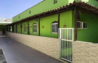 Imagem: A casa possui 3 Dormitórios, 2 Banheiros, 2 Vagas na garagem